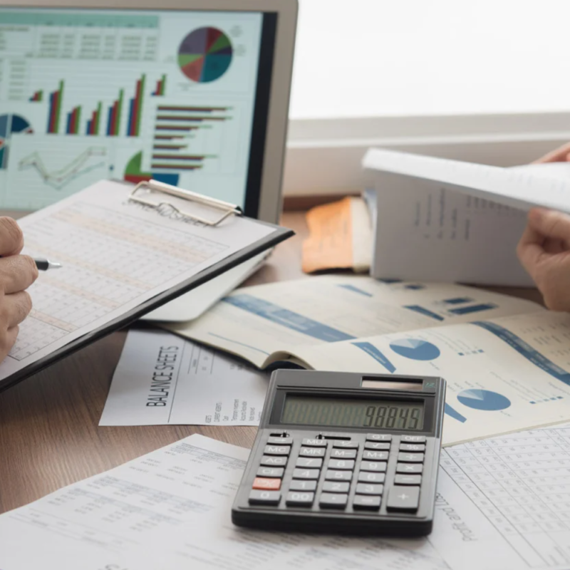 What Is a Financial Consultant explained during a financial strategy meeting with a business owner.